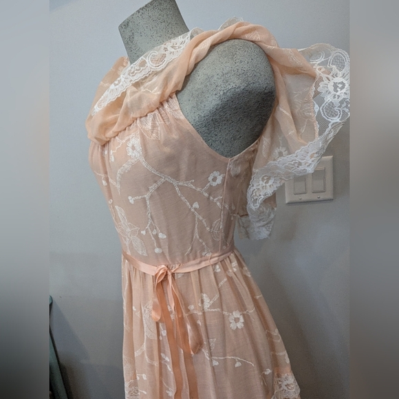 Vintage 1970s Peach & Ivory Prairie, Cottagecore, Maxi Dress & Shawl Sz 6 - Picture 15 of 17